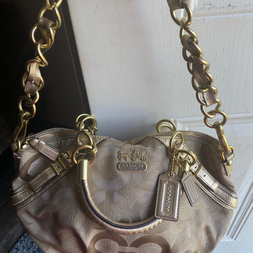Coach bag. Gold and beige. Gold chain strap